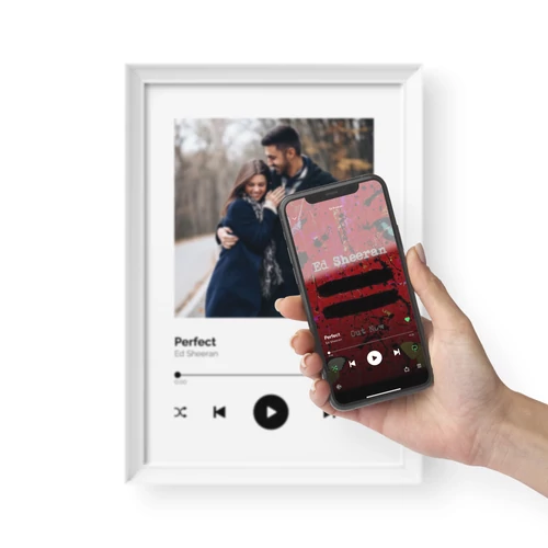 Fehér alapon fekete